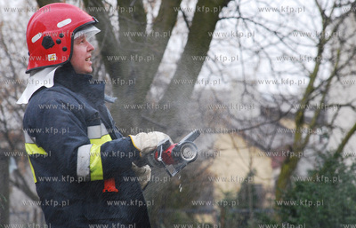Pozar domu przy ul. Derdowskiego w Rumi. Bez dachu...