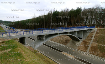 Gdynia. Dobiegaj1 konca prace przy budowie ostatniego...