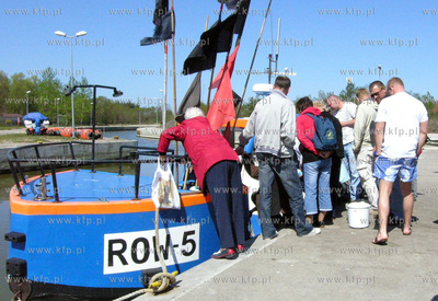 Port w Rowach. Nz rybacy sprzedaja ryby wprost z kutra.
02.05.2009
Fot....