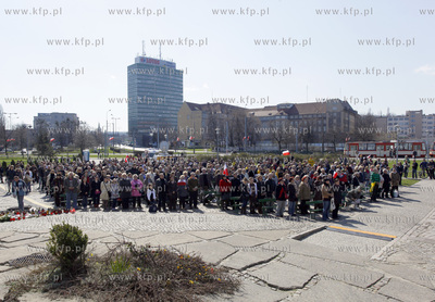 Transmisja uroczystosci pogrzebowych Pary Prezydenckiej,...