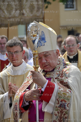 Procesja Bozego Ciala przeszla ulicami Pelplina.  03.06.2010...