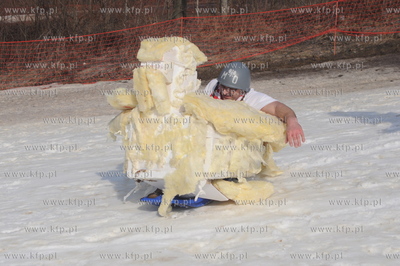 Zawody Zjazdu Na Byle Czym - rodzinna impreza na stoku...