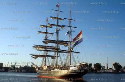 Replika XIX w. holenderskiego klipra Stad Amsterdam...