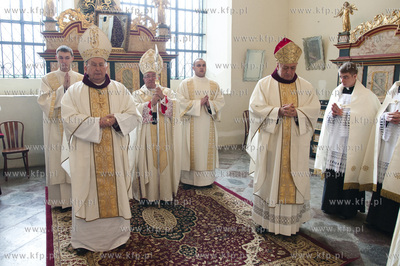 W Bazylice katedralnej w Pelplinie świecenia biskupie...