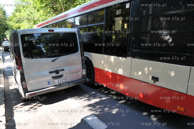 Sopot ulica Powstancow Warszawy. Niewlasciwie zaparkowany...