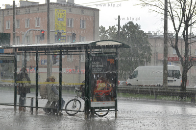 Oberwanie chmury nad Gdynia. Ogromna ulewa przeszla...