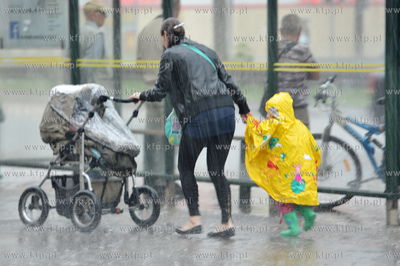 Oberwanie chmury nad Gdynia. Ogromna ulewa przeszla...
