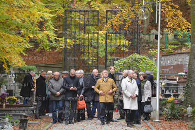 Cmentarz Gdynia Witomino. Uroczystosci w 15 rocznice...