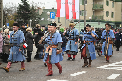 Rumia. Parada z okazji 106. rocznicy odzyskania niepodleg?o?ci...