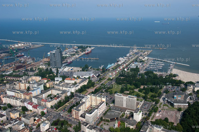 Gdynia w przeddzien Zlotu Zaglowcow 28.06.2009 fot....