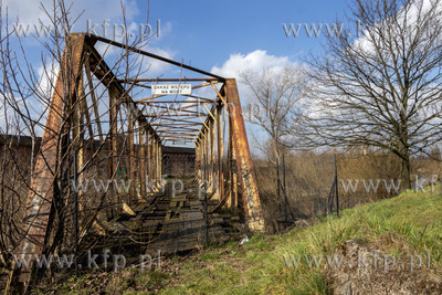 Dawny most kolejowy nad rzeką Radunia przy ulicy Podmiejskiej...