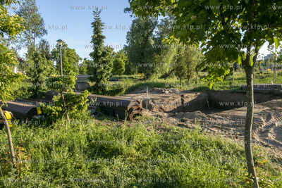 Budowa kładki nad Radunią łączącą ulicę Zastawną...