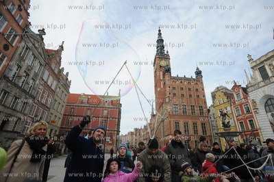 Festiwal baniek mydlanych w Gdansku na Dlugim Targu....