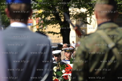 Gdansk. Obchody rocznicowe Konstytucji 3 Maja, kwiaty...