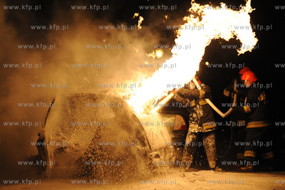 Gdansk. Pozar samochodu na Targu Rybnym na Glownym...