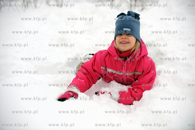 Gdansk. Wreszcie zima jak trzeba. Dzieciaki robia tunele...