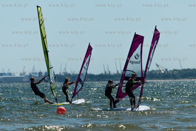 Plaza w Sopocie, przy Sopockim Klubie Zeglarskim. Briefing...