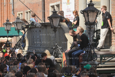 Gdansk. Dlugi Targ. Happening pt Aktorzy Przyjechali...