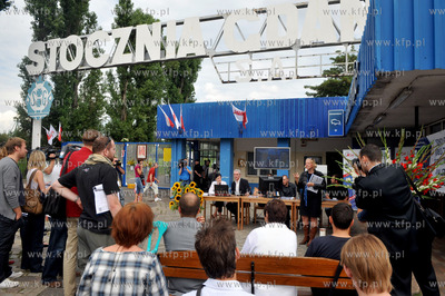 Stocznia Gdanska. Historyna brama nr 2. Wirtualny akt...