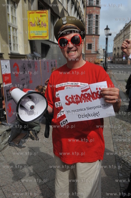 Gazeta Rock Cafe na ulicy Tkackiej w Gdansku. Jeden...