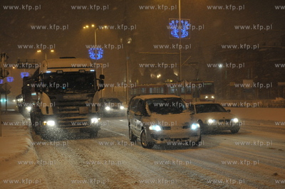 Nocne opady sniegu w Gdansku. Nz. Podwale Grodzkie...