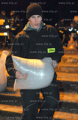 Wezbrane na skutek gwaltownej odwilzy i opadow deszczu...