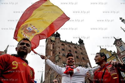 Gdansk, Dlugi Targ. Irlandzcy i hiszpanscy kibice bawia...