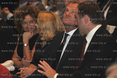 Otwarcie Teatru Szekspirowskiego w Gdansku. Wsrod gosci...