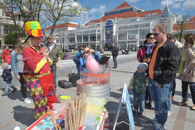 Sopot. Targ sniadaniowy na placu Przyjaciol Sopotu....