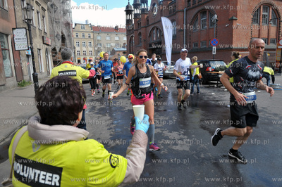 II PZU Gdansk Maraton. Zawodnicy na ul. Panskiej. Punkt...