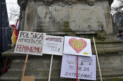Międzynarodowy Strajk Kobiet. Targ Drzewny w Gdańsku...
