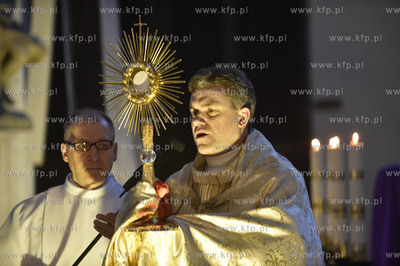 Gdańsk. Bazylika Mariaka. Msza rezurekcyjna koncelebrowana...