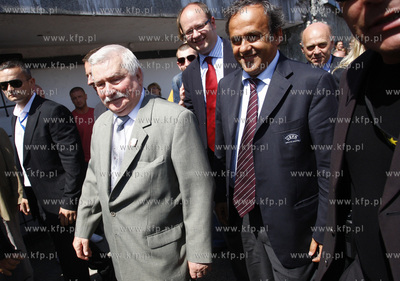 Gdansk. Michel Platini spaceruje po ulicach starowki...