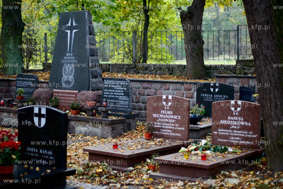 Gdansk. Cmentarz Garnizonowy. Symboliczne groby Danuty...