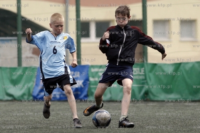Gdansk Zaspa. Pilkarski turniej dzikich druzyn Do przerwy...