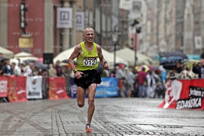 Gdansk. Meta  XVIII Maratonu Solidarnosci na ul Dlugi...