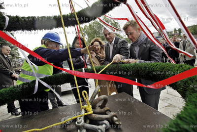 Uroczyste zawieszenie wiechy na modernizowanym biurowcu...