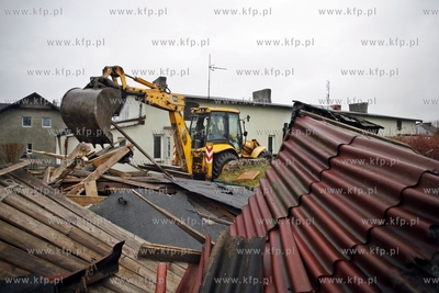 Pierwsze wyburzenia budynkow na trasie Pomorskiej Kolei...