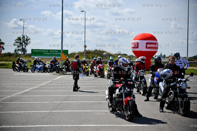 Gdansk. Parking hipermarketu Auchan. Gymkhana - zawody...