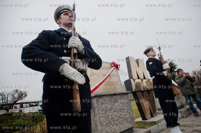 Gdynia. Nabrzeze Pomorskie. Uroczyste obchody 75-lecia...