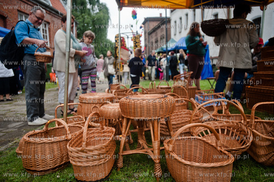 Gdansk. Plac przed siedziba Polskiego Zwiazku Wedkarskiego...