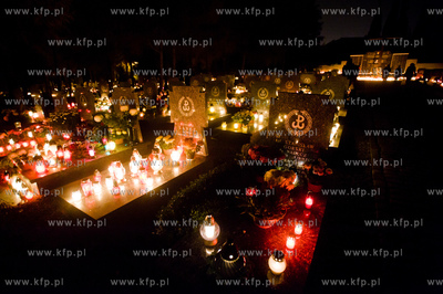 Gdansk. Cmentarz Lostowicki. Swieto Zmarlych. Nz kwatera...