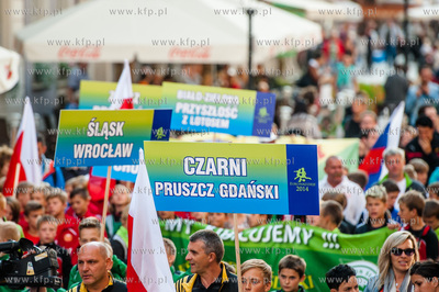 Gdansk. Ul. Dluga. Parad zawodnikow uczestniczacych...