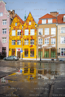 Gdansk. Odnowione fasady kamienic przy ulicy Szerokiej.
09.02.2015
fot....