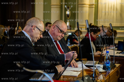 Gdansk. Nowy Ratusz. Sesja Rady Miasta Gdanska. Glosowanie...