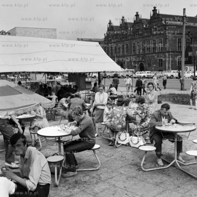 Ogródek gastronomiczny na Targu Węglowym w Gdańsku.
08.1971
0000544z_sierpien1971
Fot....