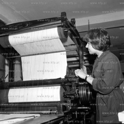 Linia produkcyjna w zakładach papierniczych. (lata60)
1960
0005416z
Fot....