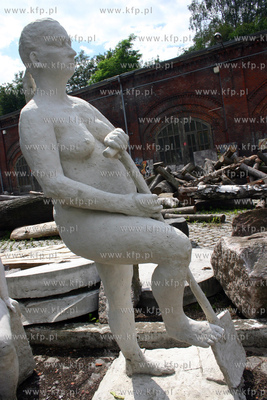 Prace studentow Wydzialu Rzezby Akademii Sztuk Pieknych...