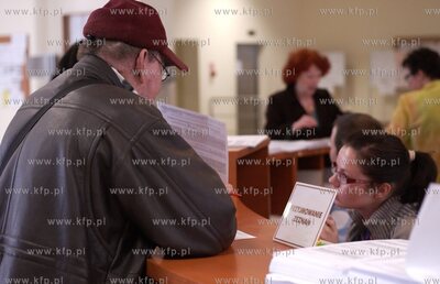 Gdansk. Pierwszy Urzad Skarbowy. Ostatni dzien skladania...