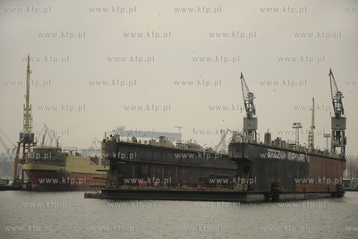 Nabrzeza gdynskiego portu. Nz. Suchy dok w Stoczni...